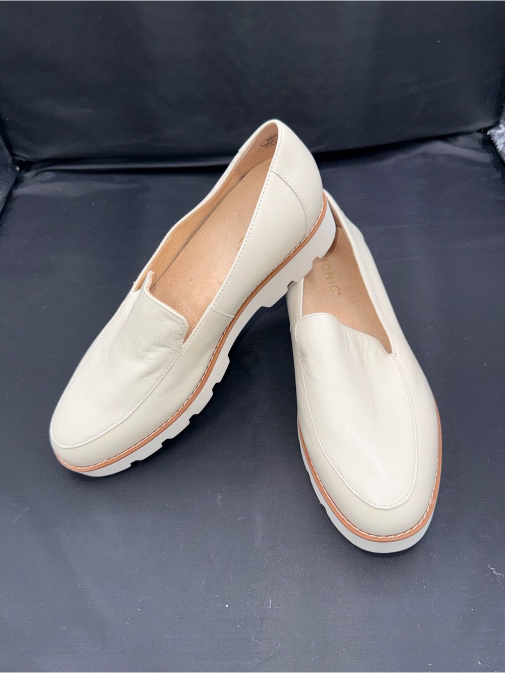 Vionic Kensley Cream Leather Lug Sole Loafers 7.5 Quiet Luxury Preppy Comfort - Picture 9 of 9